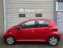 Toyota Aygo 1.0-12V Aspiration Red Eerste eigenaar / Airco / Carplay / Half leder
