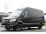 Mercedes-Benz Sprinter 317 1.9 CDI L2 Pro Black Edition FACE LIFT! Camera, Cruise, Carplay, 3500kg Trekhaak, 10,5'' Mbux, LED, Dodehoek, Virtual, Uniek!