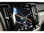 Volvo V60 T6 Recharge AWD Inscription | Trekhaak | Panoramadak | BLIS | Keyles Entry-Start | PDC V+A en Camera | Extra Getint glas | Verwarmde voorruit |