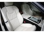 Volvo V60 T6 Recharge AWD Inscription | Trekhaak | Panoramadak | BLIS | Keyles Entry-Start | PDC V+A en Camera | Extra Getint glas | Verwarmde voorruit |