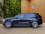 Volvo XC90 2.0 T8 Plug-in hybrid AWD Ultra Black Edition Executive | Extra getint glas achter | Gelamineerde zijruiten rondom | Head-up display | 22" Lichtmetalen velgen | Luchtvering | Voorstoelen verwarmd