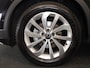 Volkswagen T-Roc 1.5 TSI Style 150 PK DSG | Private lease vanaf €641,-| Trekhaak afneembaar | Navigatie | Stoel verwarming en massage | Alcantara |