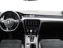 Volkswagen Passat Variant 1.4 TSI ACT Highline Business R 150PK DSG R-line, Virtual Cockpit, Trekhaak, 18" LM Velgen, Achteruitrijcamera, Navi Discover Pro, Adaptieve Cruise Controle, Clima
