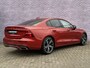 Volvo S60 2.0 T4 R-Design | Nieuwe Distributie riem | 12 mnd BOVAG garantie | Trekhaak | Camera | Stoelverwarming | Parkeersensoren V+A | Extra getint glas | 19" Velgen | Memory | Volvo on Call |