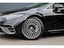 Mercedes-Benz EQS 450+ AMG Line 118 kWh | Facelift | Hyperscreen | Airmatic | Achterasbesturing | Distronic+ | HUD | Verwarmd Stuurwiel | Massage | Stoelventilatie | Digital Light | Panoramadak | Trekhaak |