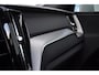 Volvo XC60 T8 390PK Automaat Recharge AWD R-Design / Adaptieve cruise control/ BLIS/ Panoramadak/ Trekhaak/ Head up display/ 360 camera/ Parkeersensoren/ Stoel en stuurwielverwarming