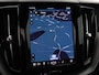 Volvo XC60 2.0 T6 Plug-in hybrid AWD Plus Dark (Pano / 360 Cam / H&K / Winterpakket)