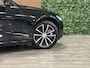 Volvo V60 T6 AWD Recharge Ultra Dark | Trekhaak | Schuifdak | Head-Up Display | Harman Kardon | Adaptieve Cruise Control | Stoelverwarming voor+achter | Stuurwielverwarming | Full LED Meesturende koplampen | Parkeercamera | Pilot Assist | BLIS Dode Hoek Detectie | Elektrische voorstoelen geheugen | Lederen bekleding | Zitting verlenging voorstoelen | Lederen dashboard | 18 Inch | Google Infotainment | Keyless Drive | Parkeersensoren voor+achter | Privacy Glass | Elektrisch bedienbare achterklep | DAB Radio | Apple Carplay/Android Auto | Volvo On Call met mobiele App functie | Onyx Black Metallic |