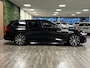 Volvo V60 T6 AWD Recharge Ultra Dark | Trekhaak | Schuifdak | Head-Up Display | Harman Kardon | Adaptieve Cruise Control | Stoelverwarming voor+achter | Stuurwielverwarming | Full LED Meesturende koplampen | Parkeercamera | Pilot Assist | BLIS Dode Hoek Detectie | Elektrische voorstoelen geheugen | Lederen bekleding | Zitting verlenging voorstoelen | Lederen dashboard | 18 Inch | Google Infotainment | Keyless Drive | Parkeersensoren voor+achter | Privacy Glass | Elektrisch bedienbare achterklep | DAB Radio | Apple Carplay/Android Auto | Volvo On Call met mobiele App functie | Onyx Black Metallic |