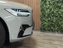 Volvo V90 T8 AWD Recharge Ultra Ultimate Dark | Schuifdak | Trekhaak | 455pk | Head-Up Display | Harman Kardon | Adaptieve Cruise Control | Stoel en Stuurwielverwarming | Parkeercamera | Full LED Meesturende koplampen | Pilot Assist | BLIS Dode Hoek Detectie | Google Infotainment | 19 Inch | Elektrische voorstoelen geheugen | Lederen bekleding | Zitting verlenging voorstoelen | Lederen Dashboard | Keyless Drive | Geïntegreerde kinderzitjes achterin | Geïntegreerde zongordijnen achterportieren | Parkeersensoren voor+achter | Privacy Glass | Elektrisch bedienbare achterklep | DAB Radio | Apple Carplay/Android Auto | Volvo On Call met mobiele App functie | Vapour Grey Metallic |