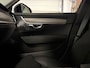 Volvo V90 T8 AWD Recharge Ultra Ultimate Dark | Schuifdak | Trekhaak | 455pk | Head-Up Display | Harman Kardon | Adaptieve Cruise Control | Stoel en Stuurwielverwarming | Parkeercamera | Full LED Meesturende koplampen | Pilot Assist | BLIS Dode Hoek Detectie | Google Infotainment | 19 Inch | Elektrische voorstoelen geheugen | Lederen bekleding | Zitting verlenging voorstoelen | Lederen Dashboard | Keyless Drive | Geïntegreerde kinderzitjes achterin | Geïntegreerde zongordijnen achterportieren | Parkeersensoren voor+achter | Privacy Glass | Elektrisch bedienbare achterklep | DAB Radio | Apple Carplay/Android Auto | Volvo On Call met mobiele App functie | Vapour Grey Metallic |