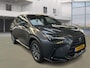 Lexus NX 350h AWD Luxury Line LEDER | CAMERA | LED LAMPEN | ADAPTIEVE CRUISE | DODEHOEK DETECTIE | HUD DISPLAY | STUURVERWARMING/VERWARMDE STOELEN | NAVIGATIE |