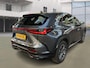 Lexus NX 350h AWD Luxury Line LEDER | CAMERA | LED LAMPEN | ADAPTIEVE CRUISE | DODEHOEK DETECTIE | HUD DISPLAY | STUURVERWARMING/VERWARMDE STOELEN | NAVIGATIE |