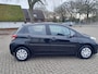 Toyota Yaris 1.0 VVT-i Aspiration zuinige nette in Nederland nieuw geleverde yaris met achteruitrijcamera!