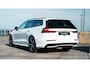 Volvo V60 T6 Plug-in hybrid AWD Plus Dark / I Love Sweden uitvoering / Exterieur Styling kit / 19" Velgen / Sport stoelen /