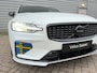 Volvo V60 T6 Plug-in hybrid AWD Plus Dark / I Love Sweden uitvoering / Exterieur Styling kit / 19" Velgen / Sport stoelen /
