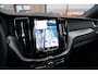 Volvo XC60 T6 AWD Plus Dark Long Range | Trekhaak | Panoramisch schuif/kanteldak | Harman Kardon | Dealer onderhouden | 360 graden camera | Elektrisch verstelbare stoelen met geheugen |