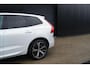 Volvo XC60 T6 AWD Plus Dark Long Range | Trekhaak | Panoramisch schuif/kanteldak | Harman Kardon | Dealer onderhouden | 360 graden camera | Elektrisch verstelbare stoelen met geheugen |