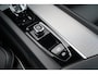 Volvo XC60 T6 AWD Plus Dark Long Range | Trekhaak | Panoramisch schuif/kanteldak | Harman Kardon | Dealer onderhouden | 360 graden camera | Elektrisch verstelbare stoelen met geheugen |