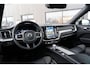 Volvo XC60 T6 AWD Plus Dark Long Range | Trekhaak | Panoramisch schuif/kanteldak | Harman Kardon | Dealer onderhouden | 360 graden camera | Elektrisch verstelbare stoelen met geheugen |