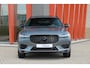 Volvo XC60 T6 Recharge AWD R-Design | Stoelverwarming | Parkeercamera | Panoramadak | H/K | Glossy Black | Keyless