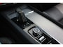 Volvo XC60 T6 Recharge AWD R-Design | Stoelverwarming | Parkeercamera | Panoramadak | H/K | Glossy Black | Keyless