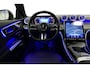 Mercedes-Benz C-klasse 300 e AMG Line / C63S AMG Diffuser / Panamericana Grill / Panoramadak / Digital Light (Laser) / Ambienteverlichting / Rondomzichtcamera / Apple Carplay - Android Auto / Stoelverwarming / Lederen bekleding / Stuurwiel verwarming / Dodehoek detectie / 20'' LMV