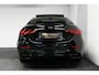 Mercedes-Benz C-klasse 300 e AMG Line / C63S AMG Diffuser / Panamericana Grill / Panoramadak / Digital Light (Laser) / Ambienteverlichting / Rondomzichtcamera / Apple Carplay - Android Auto / Stoelverwarming / Lederen bekleding / Stuurwiel verwarming / Dodehoek detectie / 20'' LMV