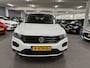 Volkswagen T-Roc 1.5 TSI Sport Business R met Panoramadak, Navigatie, Parkeersensoren voor en achter, Stoelverwarming, LM-velgen