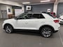 Volkswagen T-Roc 1.5 TSI Sport Business R met Panoramadak, Navigatie, Parkeersensoren voor en achter, Stoelverwarming, LM-velgen