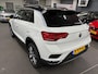 Volkswagen T-Roc 1.5 TSI Sport Business R met Panoramadak, Navigatie, Parkeersensoren voor en achter, Stoelverwarming, LM-velgen