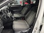 Volkswagen T-Roc 1.5 TSI Sport Business R met Panoramadak, Navigatie, Parkeersensoren voor en achter, Stoelverwarming, LM-velgen