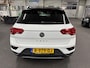 Volkswagen T-Roc 1.5 TSI Sport Business R met Panoramadak, Navigatie, Parkeersensoren voor en achter, Stoelverwarming, LM-velgen