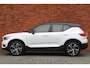 Volvo XC40 T5 Recharge R-Design | Trekhaak | Parkeercamera | Cruise Control | Navigatie | Verwarmbare Voorstoelen | Apple Carplay | 20'' Lichtmetalen Velgen | Keyless Entry