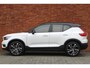 Volvo XC40 T5 Recharge R-Design | Trekhaak | Parkeercamera | Cruise Control | Navigatie | Verwarmbare Voorstoelen | Apple Carplay | 20'' Lichtmetalen Velgen | Keyless Entry