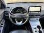 Hyundai Kona Electric EV Premium 64 kWh | 3 fase | Leder | Adaptieve cruise | Lane Assist | Camera | Navigatie | Apple CarPlay / Android Auto | Head up | Stoelverwarming&koeling | Stuurverwarming | LED | DAB | Keyless | Volledig onderhouden | 96% SOH