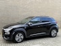 Hyundai Kona Electric EV Premium 64 kWh | 3 fase | Leder | Adaptieve cruise | Lane Assist | Camera | Navigatie | Apple CarPlay / Android Auto | Head up | Stoelverwarming&koeling | Stuurverwarming | LED | DAB | Keyless | Volledig onderhouden | 96% SOH