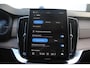 Volvo XC90 2.0 T8 Plug-in hybrid AWD Ultra Bright Adaptieve Cruise Control met Pilot Assist | Premium audio by Bowers & Wilkins | Elektrisch bedienbaar panoramisch schuif/-kanteldak | Elektrische voorstoelen met geheugen en massagefunctie | Verwarmbare voorstoelen + stuurwiel | Geventileerde voorstoelen | 360 Parkeercamera | Park Assist voor + achter | 4-Zone Climate Control | Head-Up Display | 21'' Lichtmetalen wielen |