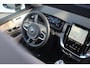 Volvo XC90 2.0 T8 Plug-in hybrid AWD Ultra Bright Adaptieve Cruise Control met Pilot Assist | Premium audio by Bowers & Wilkins | Elektrisch bedienbaar panoramisch schuif/-kanteldak | Elektrische voorstoelen met geheugen en massagefunctie | Verwarmbare voorstoelen + stuurwiel | Geventileerde voorstoelen | 360 Parkeercamera | Park Assist voor + achter | 4-Zone Climate Control | Head-Up Display | 21'' Lichtmetalen wielen |