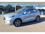 Ford Kuga 2.5-243pk PHEV ST-Line X. Van €. 54.937,- voor €. 43.735,- Trekgewicht van 2.100kg ! Elektr. panodak., elektr. trekhaak, stoel-, stuur- en voorraamverw., 360gr. Camera, HUD, AppleCarplay/Androidauto, Elektr. verstelb. comfortstoelen, LED verl.