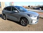 Ford Kuga 2.5-243pk PHEV ST-Line X. Van €. 54.937,- voor €. 43.735,- Trekgewicht van 2.100kg ! Elektr. panodak., elektr. trekhaak, stoel-, stuur- en voorraamverw., 360gr. Camera, HUD, AppleCarplay/Androidauto, Elektr. verstelb. comfortstoelen, LED verl.