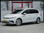 Volkswagen Touran 1.4 TSI Highline Business R 7p | Trekhaak | Stoelverwarming | Matrix LED Koplampen | Adaptieve Cruise Control | Parkeersensoren | 18'' Lichtmetalen Velgen | Privacy Glas | Climate Control | Elektrische Klep | 7 Persoons |
