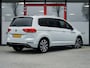Volkswagen Touran 1.4 TSI Highline Business R 7p | Trekhaak | Stoelverwarming | Matrix LED Koplampen | Adaptieve Cruise Control | Parkeersensoren | 18'' Lichtmetalen Velgen | Privacy Glas | Climate Control | Elektrische Klep | 7 Persoons |
