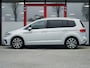 Volkswagen Touran 1.4 TSI Highline Business R 7p | Trekhaak | Stoelverwarming | Matrix LED Koplampen | Adaptieve Cruise Control | Parkeersensoren | 18'' Lichtmetalen Velgen | Privacy Glas | Climate Control | Elektrische Klep | 7 Persoons |