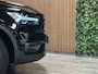 Volvo XC40 B4 R-Design | Vol! | Trekhaak | Schuifdak | 360° Camera | Harman Kardon | Adaptieve Cruise Control | Bestuurdersstoel elektrisch geheugen | Stoel en Stuurwielverwarming | Full LED Meesturende koplampen | Pilot Assist | BLIS Dode Hoek Detectie | Leder/Alcantara R-Design bekleding met wit stiksel en bies | Zitting verlenging vorostoelen | Passagiersstoel elektrisch | 19 Inch | Keyless Drive | Parkeersensoren voor+achter | Privacy Glass | Elektrisch bedienbare achterklep | Climate Control L+R | Breedstralers in voorbumper | DAB Radio | Apple Carplay/Android Auto | Draadloos telefoon opladen | Volvo On Call met mobiele App functie | Onyx Black Metallic |