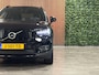 Volvo XC40 B4 R-Design | Vol! | Trekhaak | Schuifdak | 360° Camera | Harman Kardon | Adaptieve Cruise Control | Bestuurdersstoel elektrisch geheugen | Stoel en Stuurwielverwarming | Full LED Meesturende koplampen | Pilot Assist | BLIS Dode Hoek Detectie | Leder/Alcantara R-Design bekleding met wit stiksel en bies | Zitting verlenging vorostoelen | Passagiersstoel elektrisch | 19 Inch | Keyless Drive | Parkeersensoren voor+achter | Privacy Glass | Elektrisch bedienbare achterklep | Climate Control L+R | Breedstralers in voorbumper | DAB Radio | Apple Carplay/Android Auto | Draadloos telefoon opladen | Volvo On Call met mobiele App functie | Onyx Black Metallic |