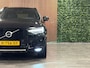 Volvo XC60 B5 R-Design | 360° Camera | Harman Kardon | Stoelverwarming voor+achter | Stuurwielverwarming | Full LED Meesturende koplampen | Standkachel met Volvo On Call App | 22 Inch met spatbordverbreding | BLIS Dode Hoek Detectie | Exterior Styling kit voor en achter | Runningboards zijkant | Elektrische voorstoelen geheugen | Contour Stoelen | Zitting verlenging voorstoelen | Cruise Control | Keyless Drive | Parkeersensoren voor+achter | Privacy Glass | Elektrisch bedienbare achterklep | Automatisch dimmende binnen en buitenspiegels | Breedstralers in voorbumper | DAB Radio | Apple Carplay/Android Auto | Onyx Black Metallic |