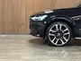 Volvo XC60 B5 R-Design | 360° Camera | Harman Kardon | Stoelverwarming voor+achter | Stuurwielverwarming | Full LED Meesturende koplampen | Standkachel met Volvo On Call App | 22 Inch met spatbordverbreding | BLIS Dode Hoek Detectie | Exterior Styling kit voor en achter | Runningboards zijkant | Elektrische voorstoelen geheugen | Contour Stoelen | Zitting verlenging voorstoelen | Cruise Control | Keyless Drive | Parkeersensoren voor+achter | Privacy Glass | Elektrisch bedienbare achterklep | Automatisch dimmende binnen en buitenspiegels | Breedstralers in voorbumper | DAB Radio | Apple Carplay/Android Auto | Onyx Black Metallic |