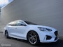 Ford Focus Wagon 1.0 EcoBoost ST Line Business | Trekhaak | Winterpakket | Camera | Clima | Privacy Glass | Carplay | Keyless