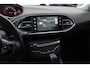 Peugeot 308 SW 1.2 e-THP Allure / Panoramadak / Navigatie / Parkeerhulp achter / 18'' / Leder&Alcantara / Cruise Control / LED Koplampen